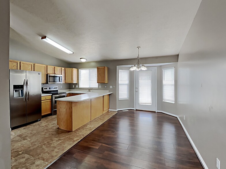 Building Photo - 447 S 1250 E