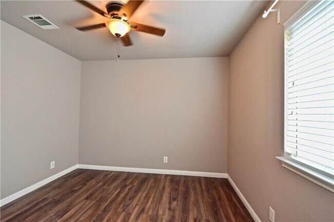 Building Photo - 1807 Slate Creek Dr
