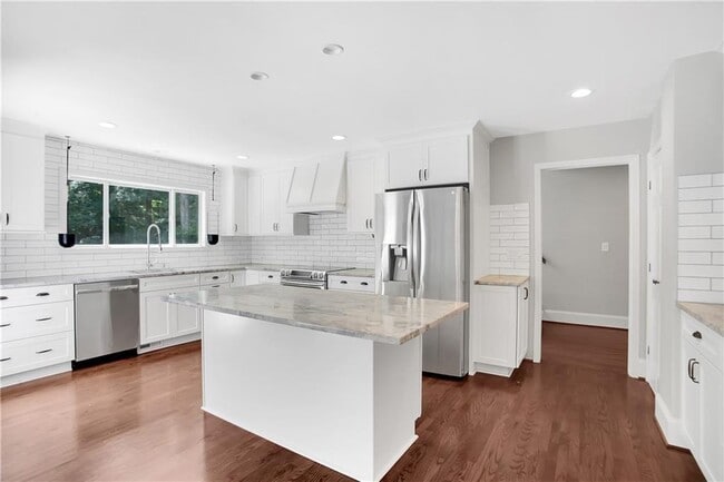 Building Photo - 455 Persimmon Ln