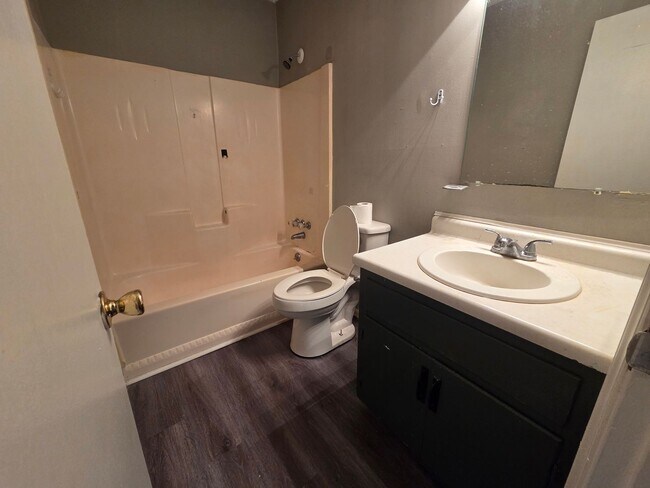 Building Photo - 82a Cedar Dr