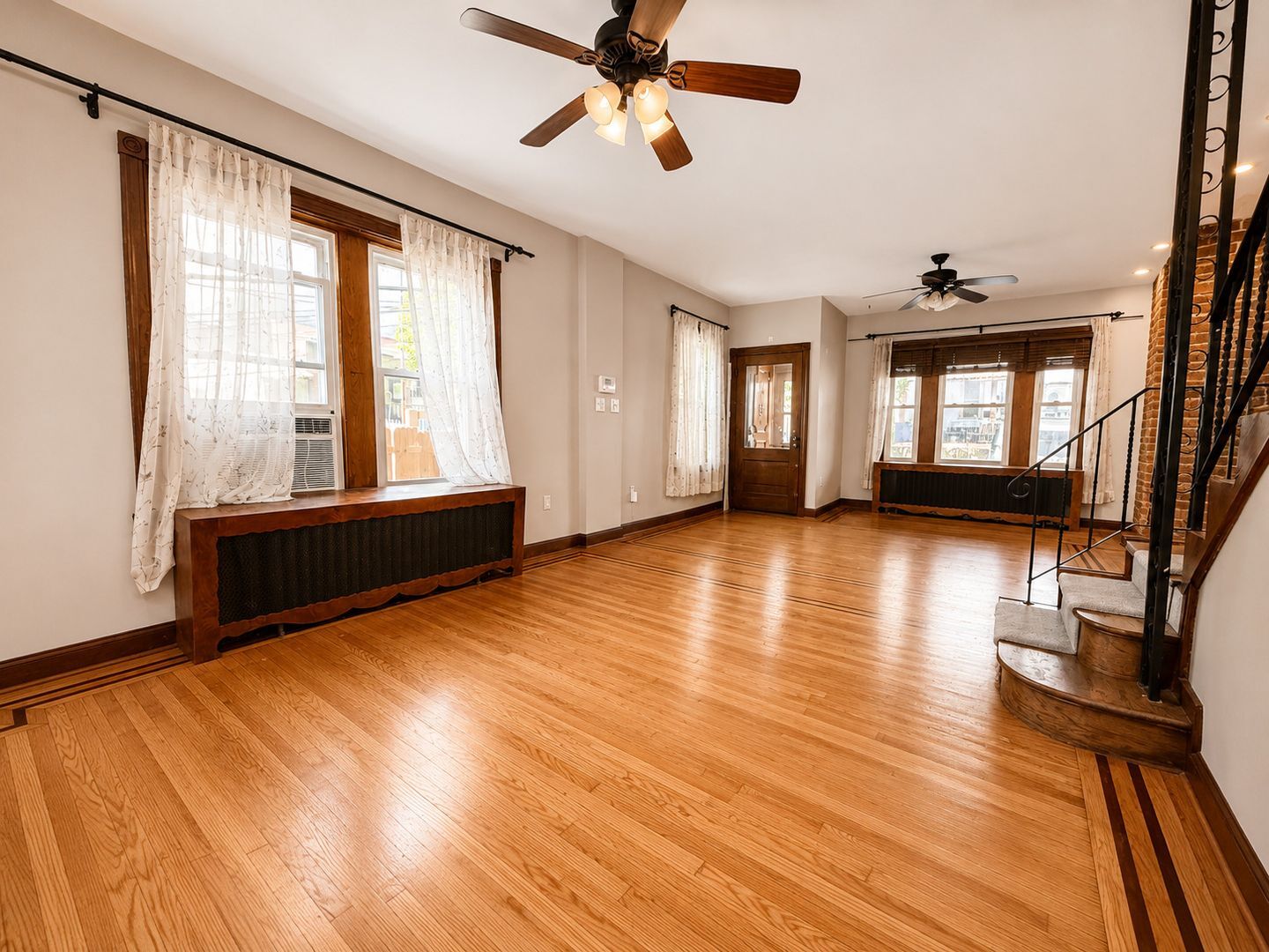 Building Photo - Charming Manayunk Rowhome with Private Yard & Front Porch Near Main Street