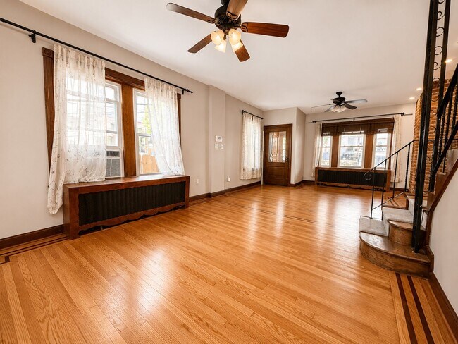 Building Photo - Charming Manayunk Rowhome with Private Yard & Front Porch Near Main Street