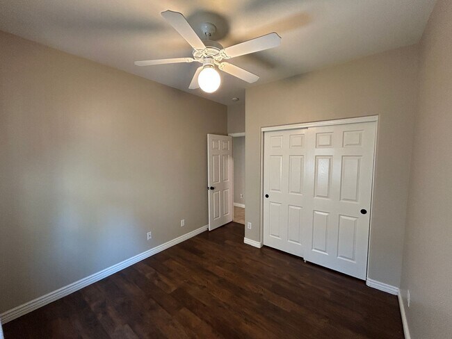 Building Photo - 14527 W Gelding Dr