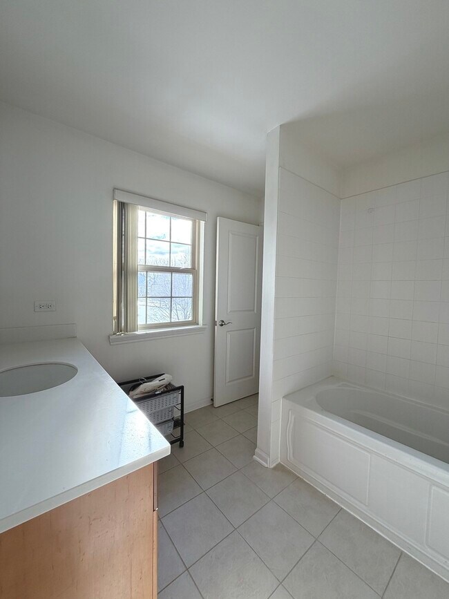 Building Photo - 2573 Waterbury Ln