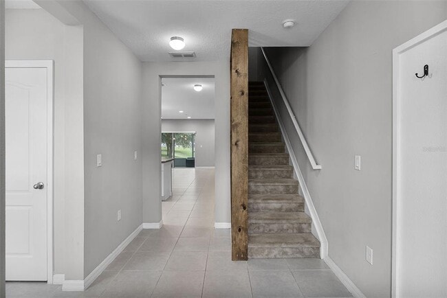 Building Photo - 228 Primrose Dr