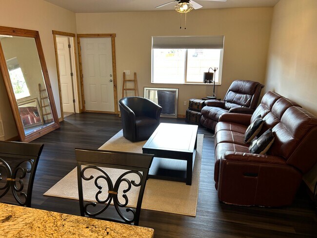 Building Photo - 351 W Buttercup Way