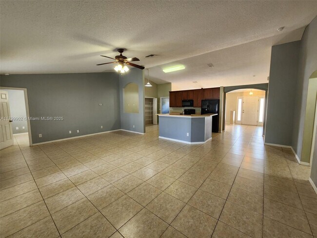 Building Photo - 316 SW Kestor Dr