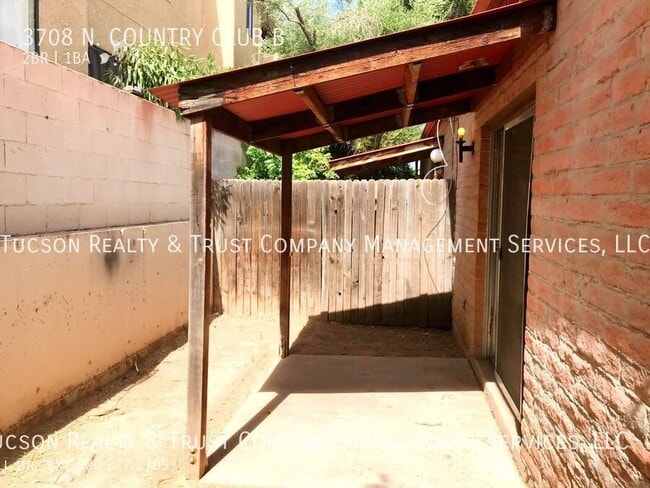Building Photo - 3708 N Country Club Rd