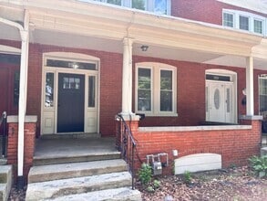 Building Photo - 4 Bedroom, 2 Full Baths Harrisburg House f...