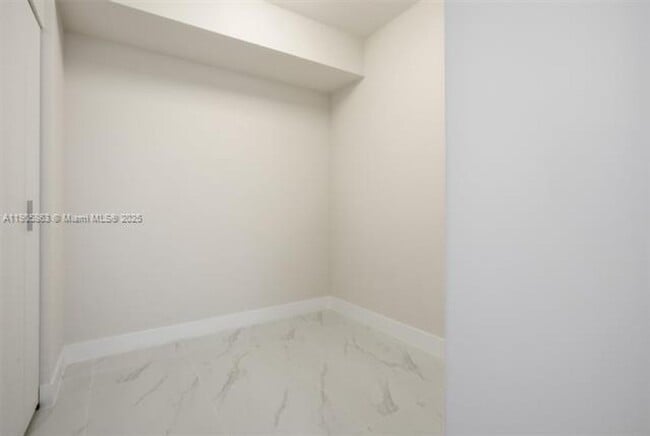 Building Photo - 700 NE 24th St