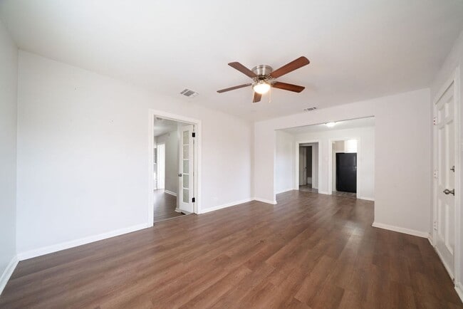 Building Photo - Updated 3-Bedroom Home with Detached Garage & Fenced Yard