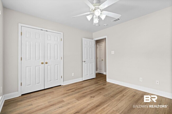 Building Photo - 10610 S Side Loop