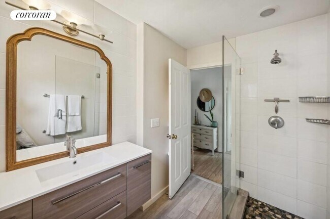 Building Photo - 62 Middle Pond Rd