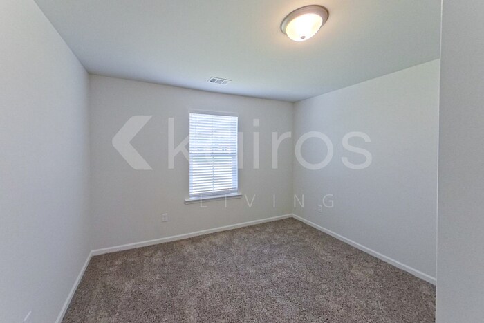 Building Photo - 204 Redwood Ct