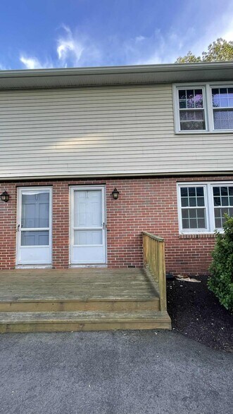 Primary Photo - 10 Carolina Dr