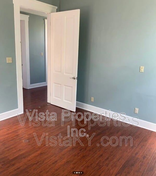 Building Photo - 514 W Oak St