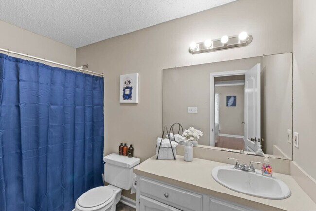 Building Photo - 553 Westhaven Blvd