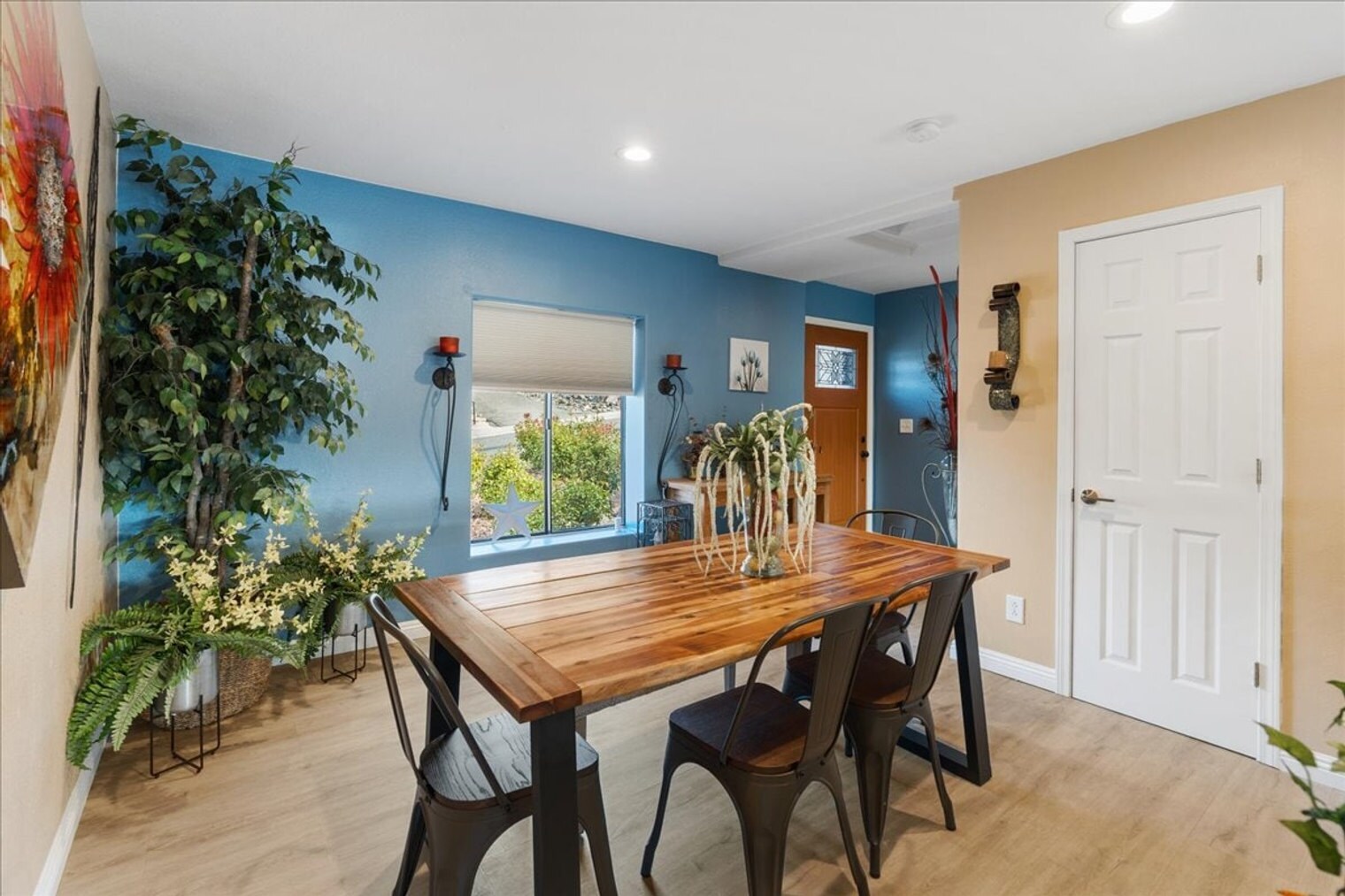 Building Photo - 2402 Desert Willow Dr