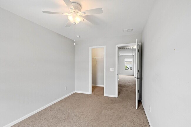 Building Photo - 23 Toxaway Ln