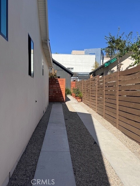 Building Photo - 869 E Howard St