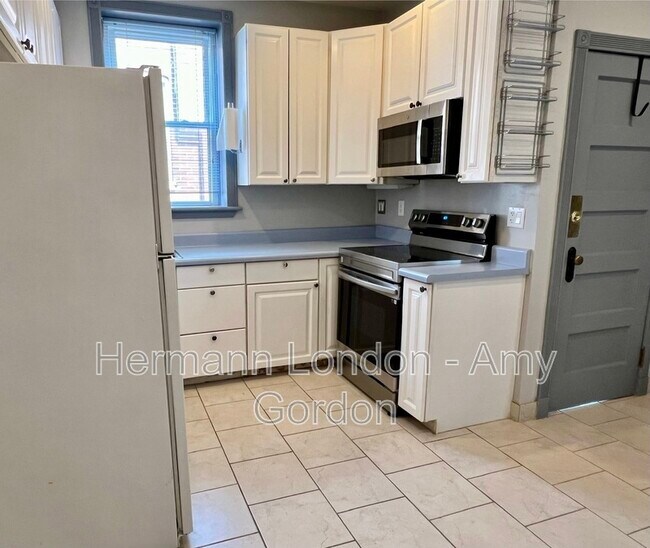 Building Photo - 3912 Flad Ave