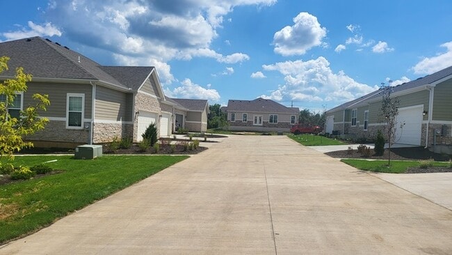 Building Photo - Maintenance free living in Blue Valley School district