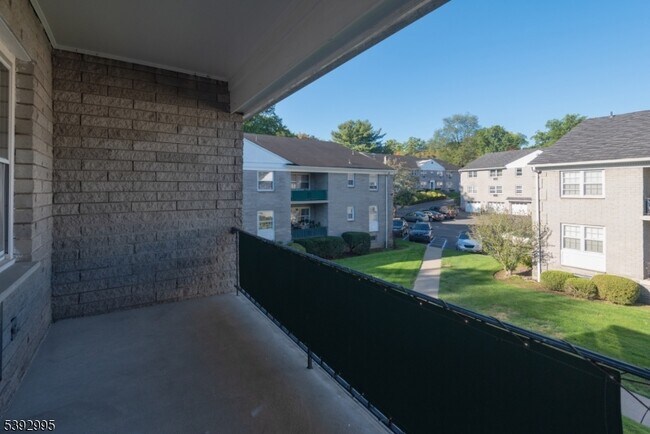 Building Photo - 135 S Maple Ave