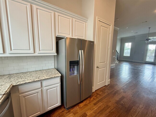 Building Photo - 266 E 28th St