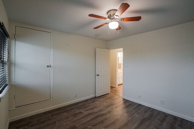 Building Photo - 7800 Northcrest Blvd