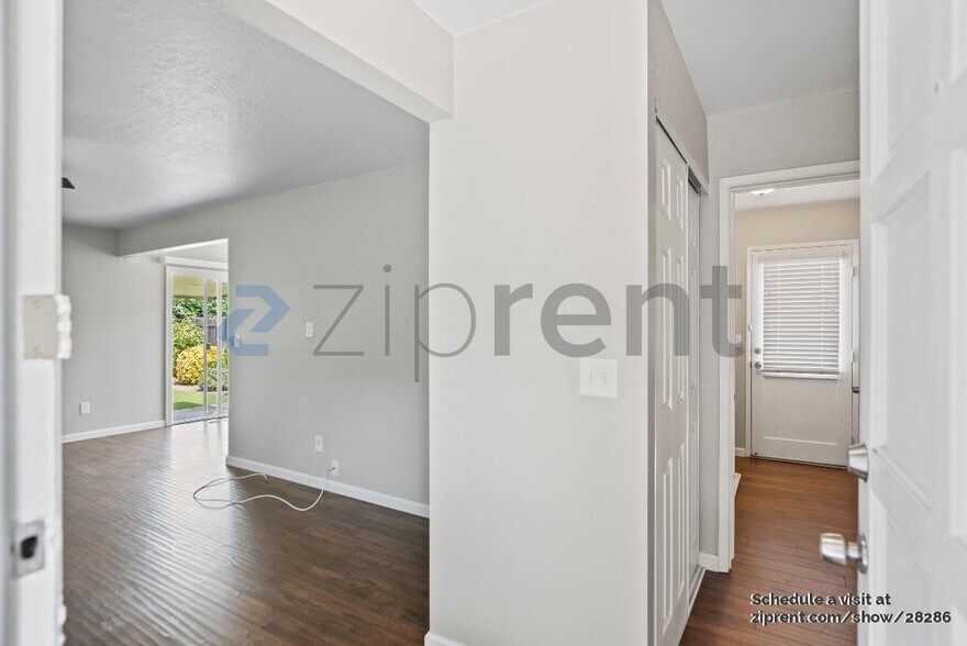 Building Photo - 3185 Country Dr