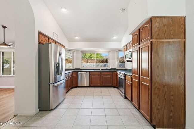 Building Photo - 1365 N Diane Cir