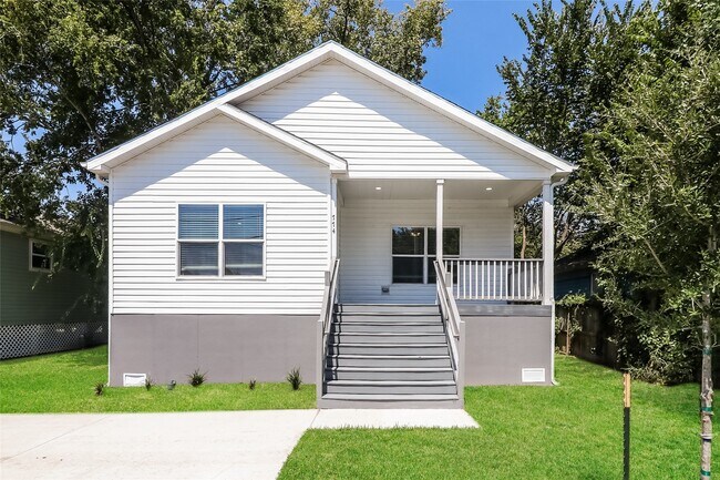 Primary Photo - 774 Dillard St