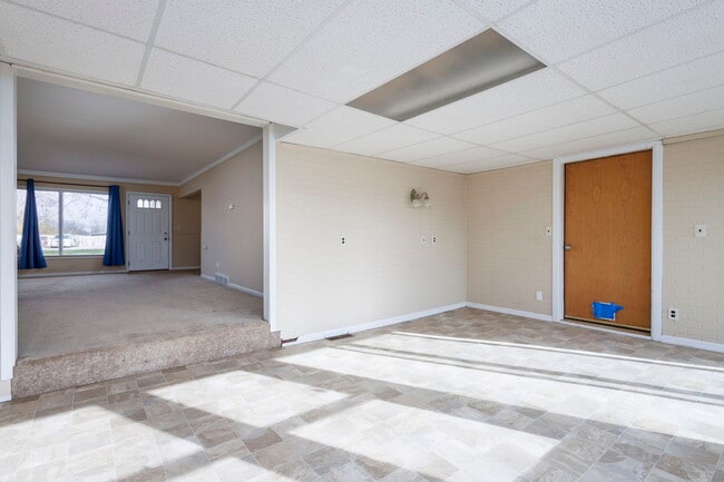 Building Photo - 8620 Milan-Oakville Rd