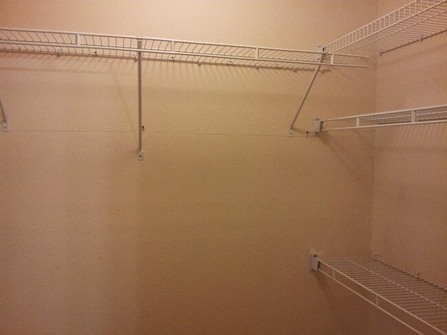 Building Photo - fenced backyard