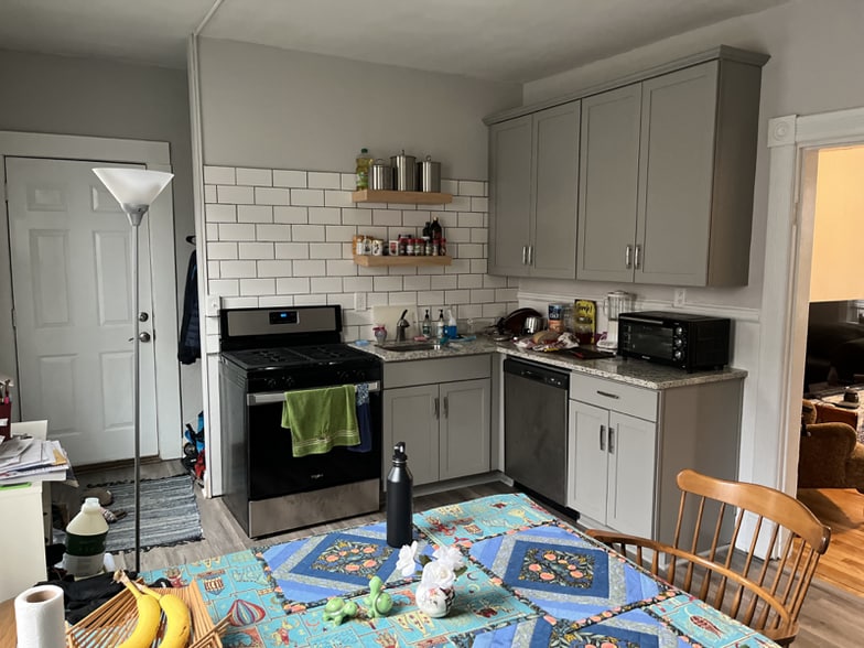 Building Photo - 1435 Marshall St NE