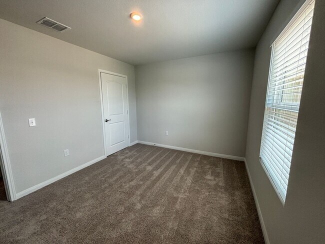 Building Photo - 2242 Dry Moss Way