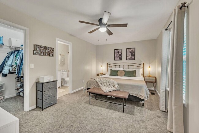 Building Photo - 2029 Sunday Silence Dr