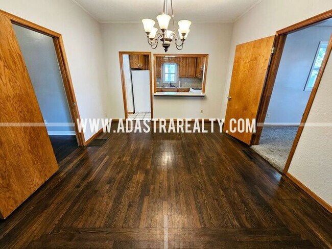Building Photo - Spacious North Overland Park Bungalow-Available in FEBRUARY!!