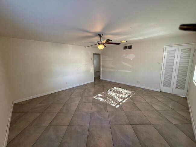 Building Photo - 41 E Woodward Dr