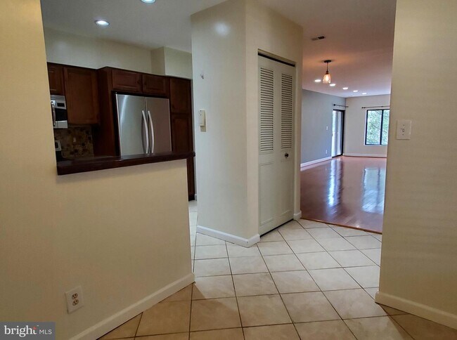 Building Photo - 6050 California Cir