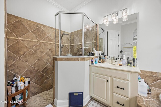 Building Photo - 552 Saddlestone Dr