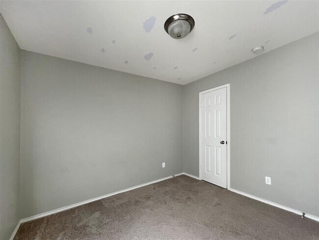 Building Photo - 2107 Outpost Dr