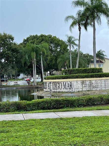 Primary Photo - 12400 Vista Isles Dr
