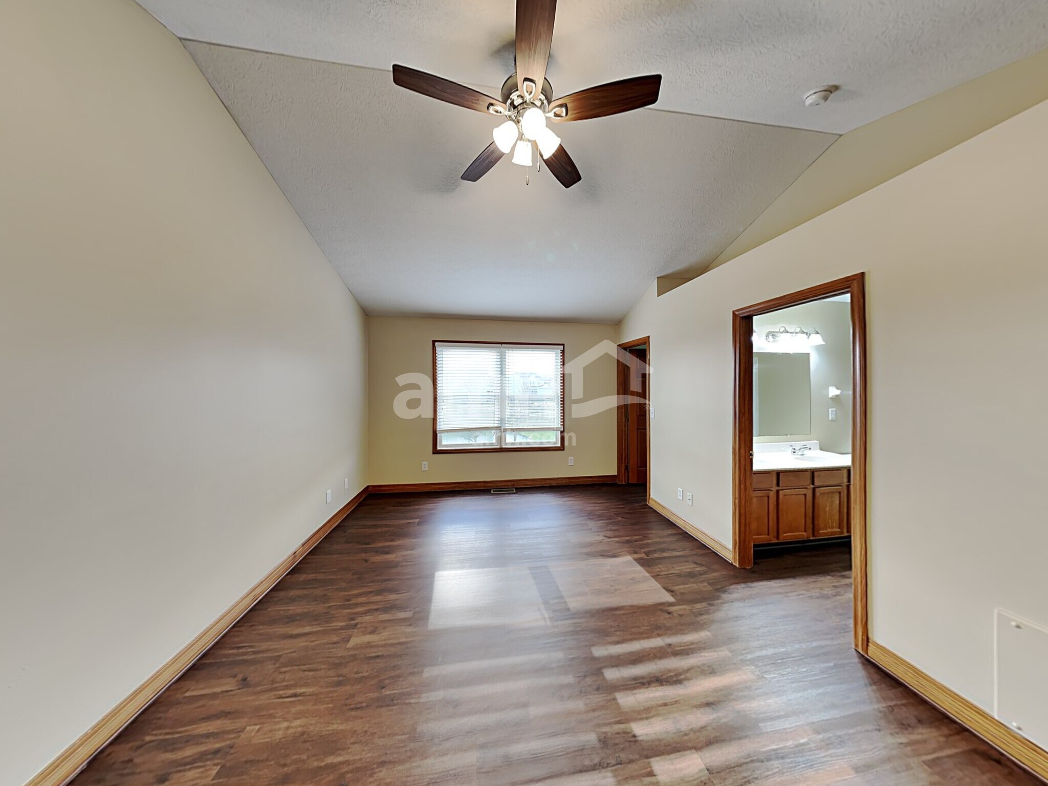 Building Photo - 811 Corylus Dr SW
