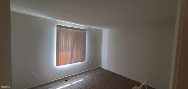 Building Photo - 2 br, 1 bath Condo - 50031 S Benny Ct