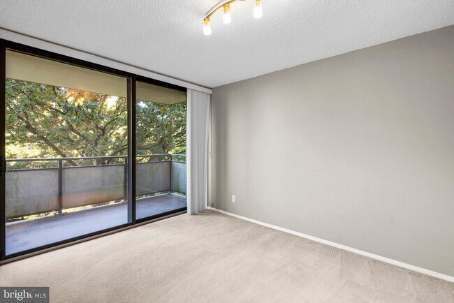 Building Photo - 5225 Pooks Hill Rd