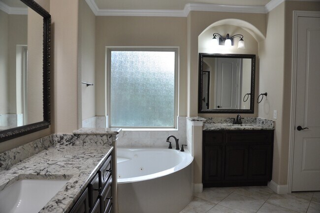 Building Photo - 27619 Lodgemist Ct