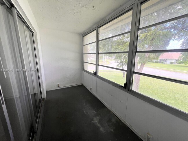 Building Photo - 5510 N Lakewood Cir