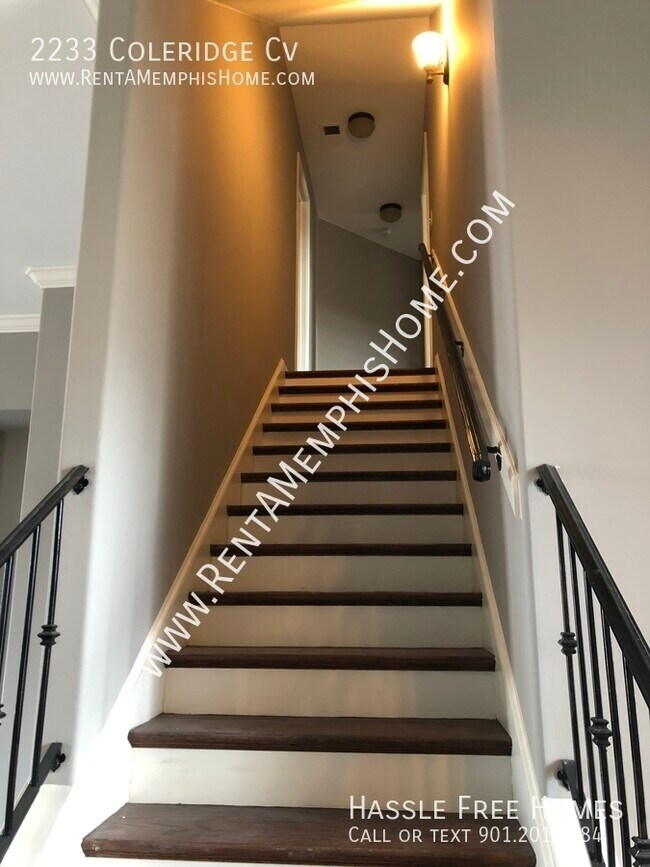 Building Photo - 2233 Coleridge Cv