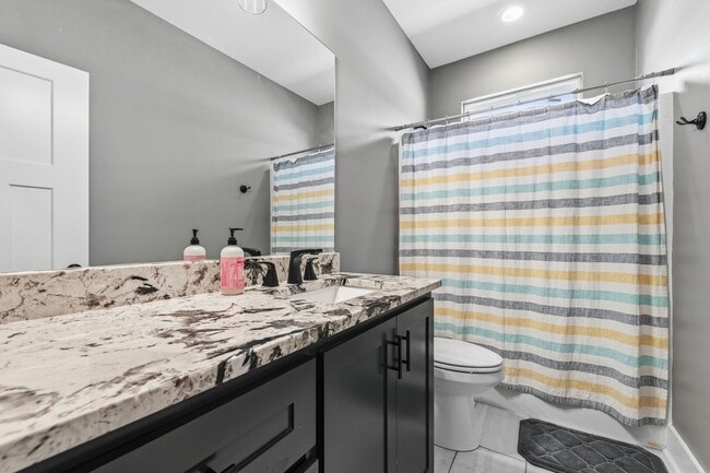 Building Photo - 3 Bedrooms Plus an Office & Sun room